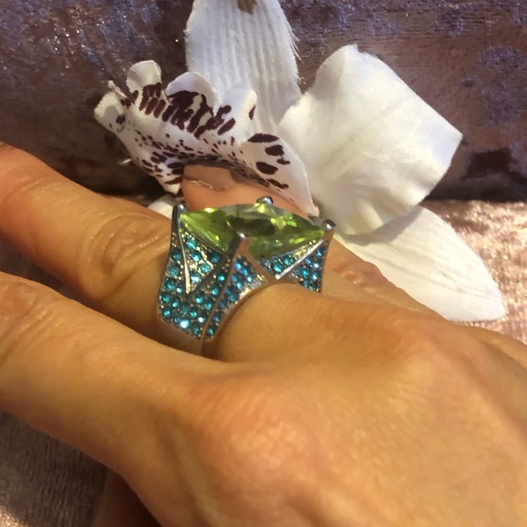 Large Princess Elsa Colored Cocktail Ring - Picture 4 of 6